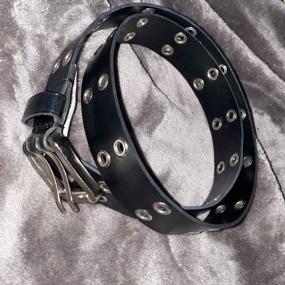 Urban outfitters belt size small